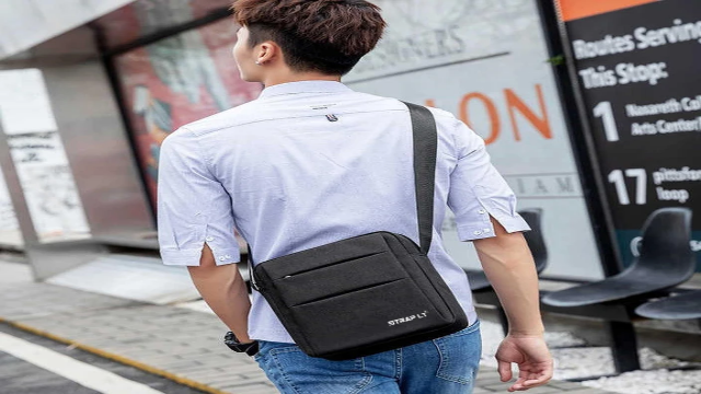 Deretan Model Tas Pria yang Akan Mendominasi Tren Fashion 2025